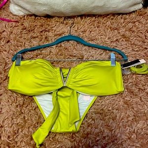 2 piece green Vs bikini 👙
